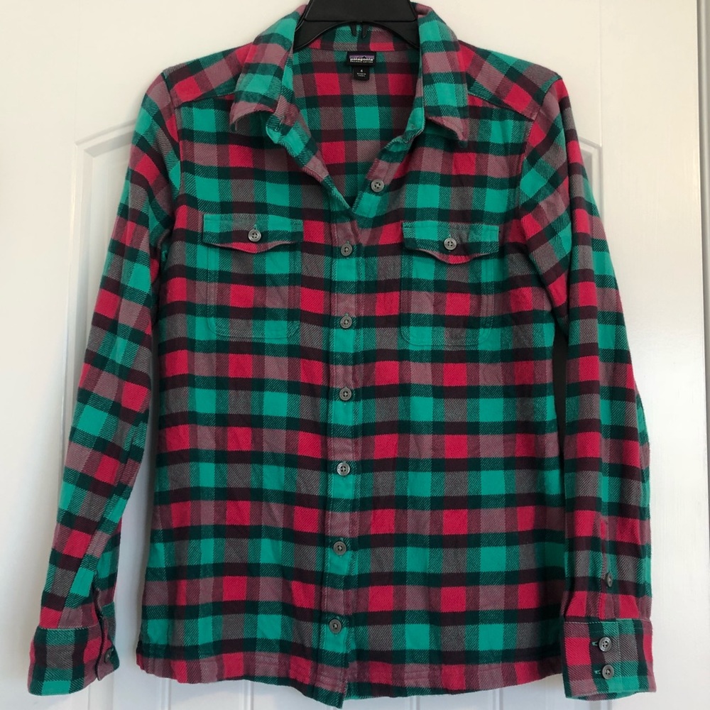Women’s Pink and Green Patagonia Flannel, Size 4